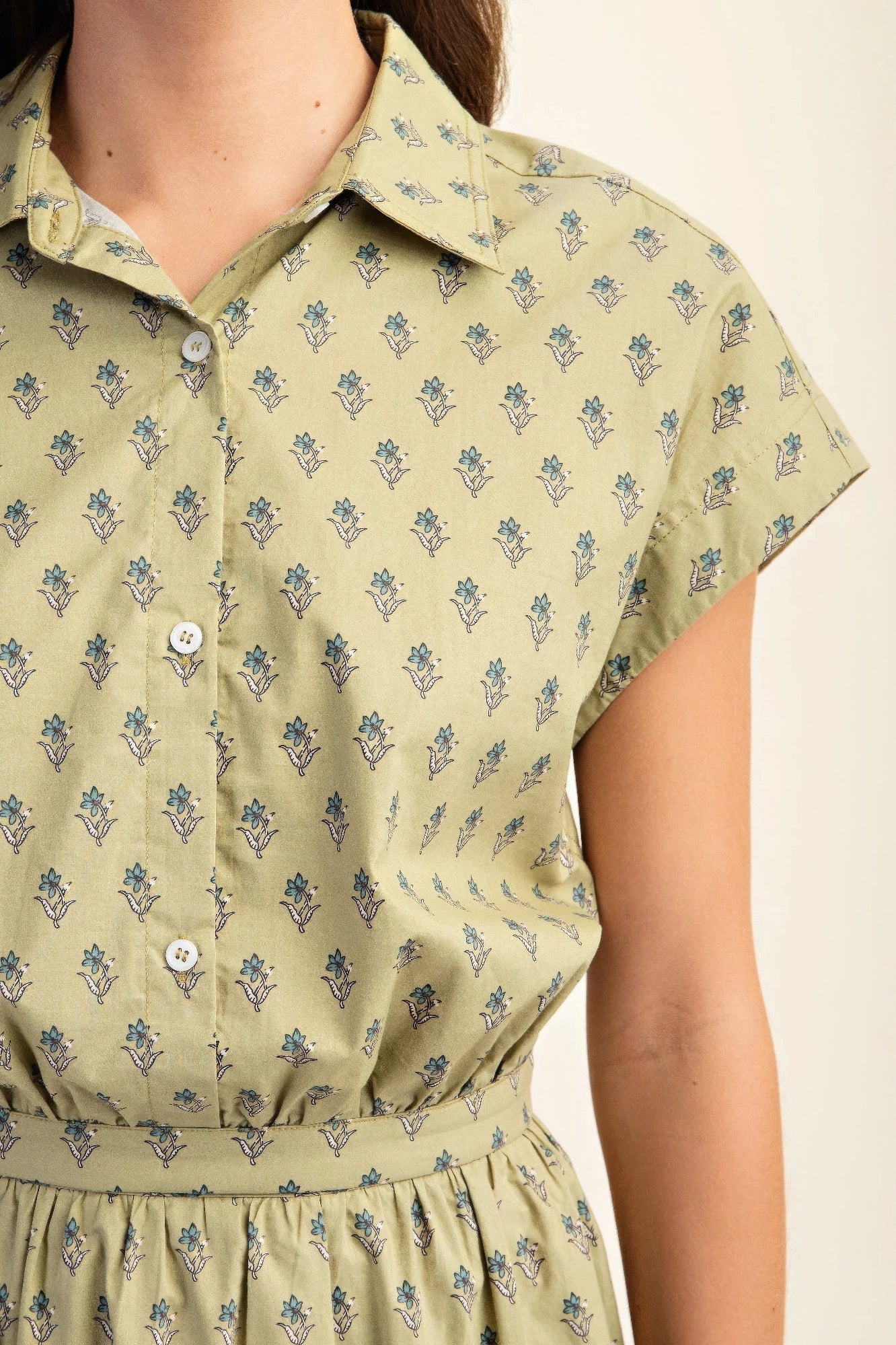 Printed drop shoulder cropped shirt in Pistachio